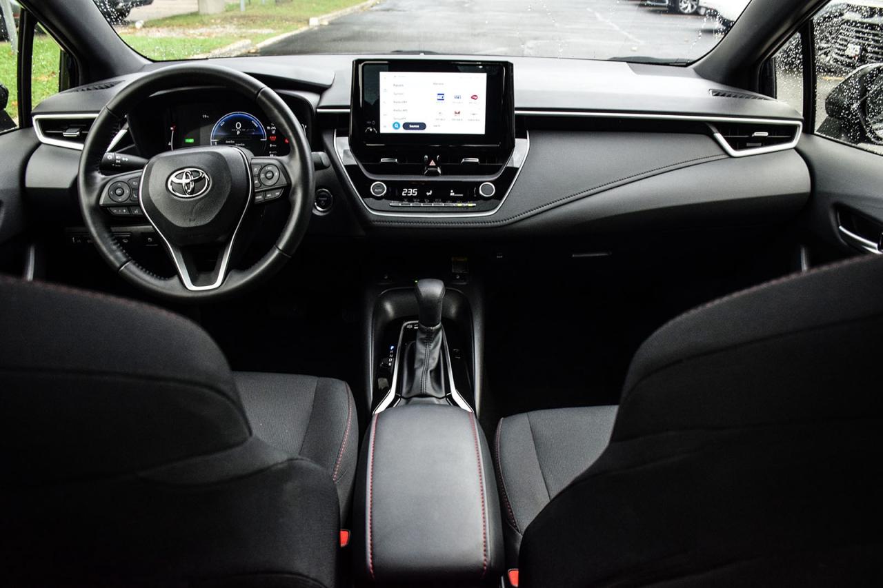 2024 Toyota Corolla Hybrid SE AWD / NO ACCIDENT / SUNROOF / CARPLAY / BSM Photo