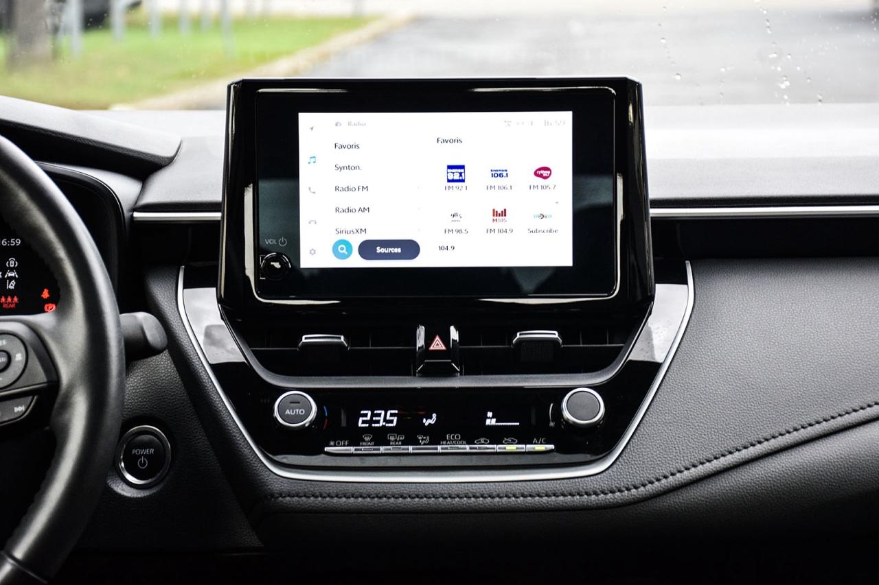 2024 Toyota Corolla Hybrid SE AWD / NO ACCIDENT / SUNROOF / CARPLAY / BSM Photo