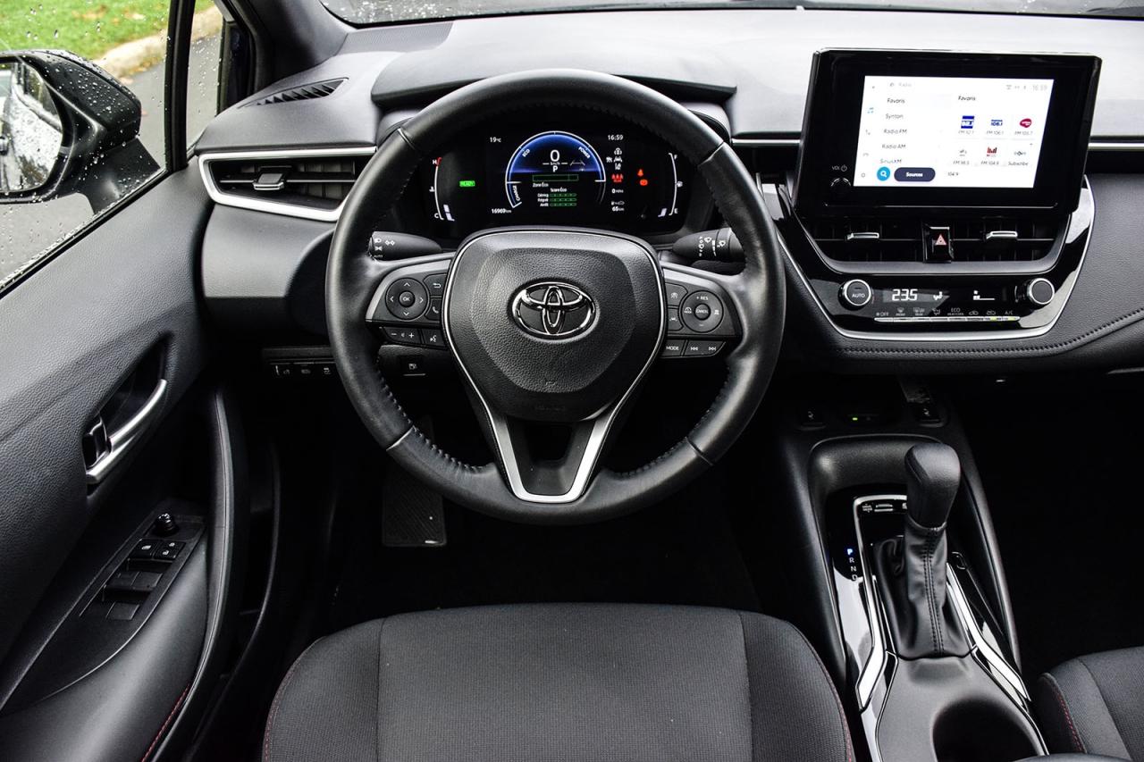 2024 Toyota Corolla Hybrid SE AWD / NO ACCIDENT / SUNROOF / CARPLAY / BSM Photo