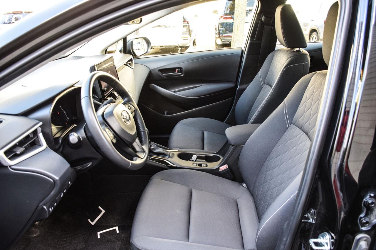 2023 Toyota Corolla Hybrid LE AWD / NO ACCIDENT / CARPLAY / BSM / HTD SEATS Photo