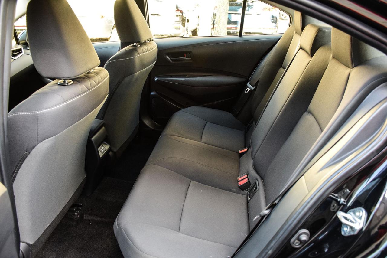 2023 Toyota Corolla Hybrid LE AWD / NO ACCIDENT / CARPLAY / BSM / HTD SEATS Photo