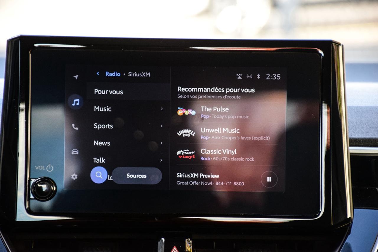 2023 Toyota Corolla Hybrid LE AWD / NO ACCIDENT / CARPLAY / BSM / HTD SEATS Photo
