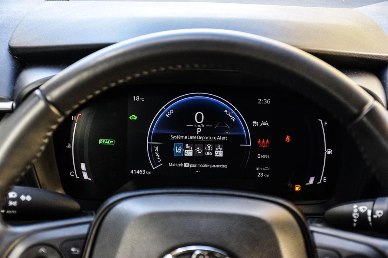 2023 Toyota Corolla Hybrid LE AWD / NO ACCIDENT / CARPLAY / BSM / HTD SEATS Photo