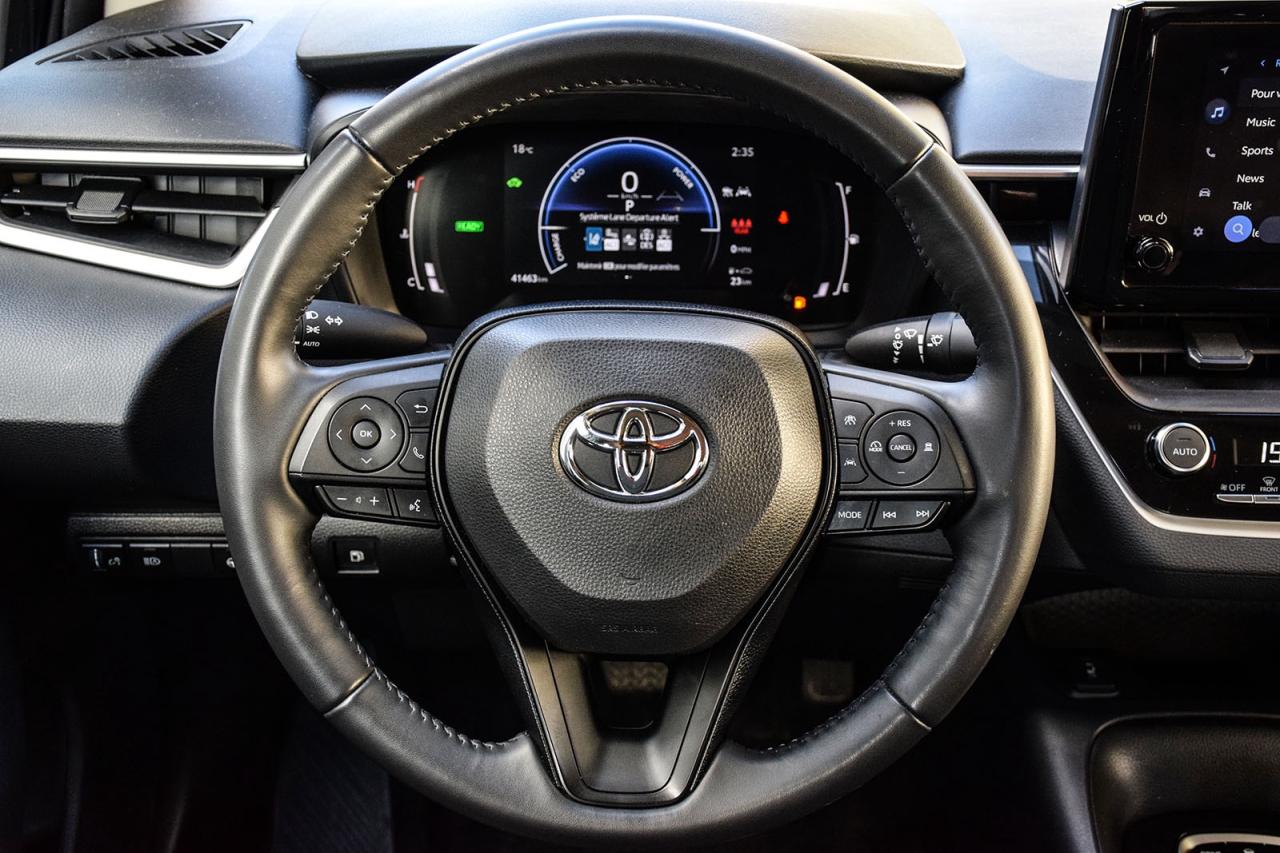 2023 Toyota Corolla Hybrid LE AWD / NO ACCIDENT / CARPLAY / BSM / HTD SEATS Photo