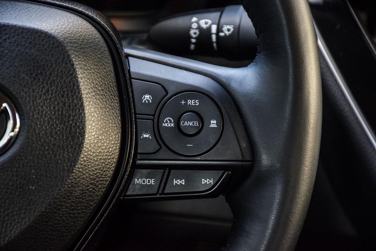 2023 Toyota Corolla Hybrid LE AWD / NO ACCIDENT / CARPLAY / BSM / HTD SEATS Photo