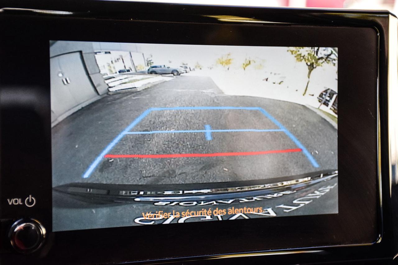 2023 Toyota Corolla Hybrid LE AWD / NO ACCIDENT / CARPLAY / BSM / HTD SEATS Photo