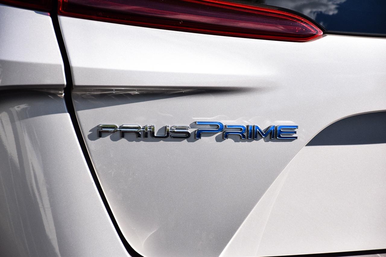 2022 Toyota Prius Prime UPGRADE PLUG-IN HYBRID ﻿/ NO ACCIDENT/LEATHER/NAVI Photo