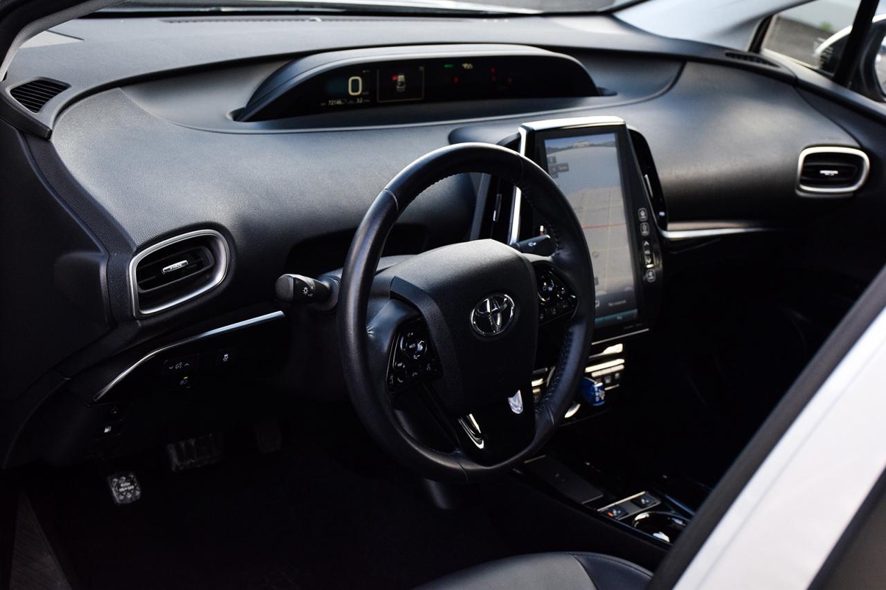 2022 Toyota Prius Prime UPGRADE PLUG-IN HYBRID ﻿/ NO ACCIDENT/LEATHER/NAVI Photo