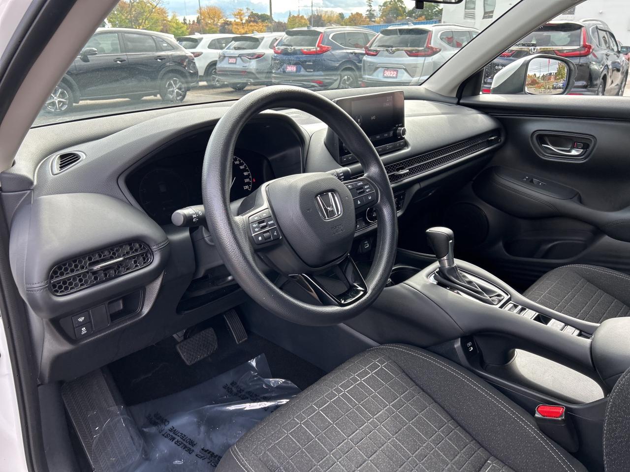 2024 Honda HR-V LX-B  CarPlay  Heated Seats  Rear Camera Photo