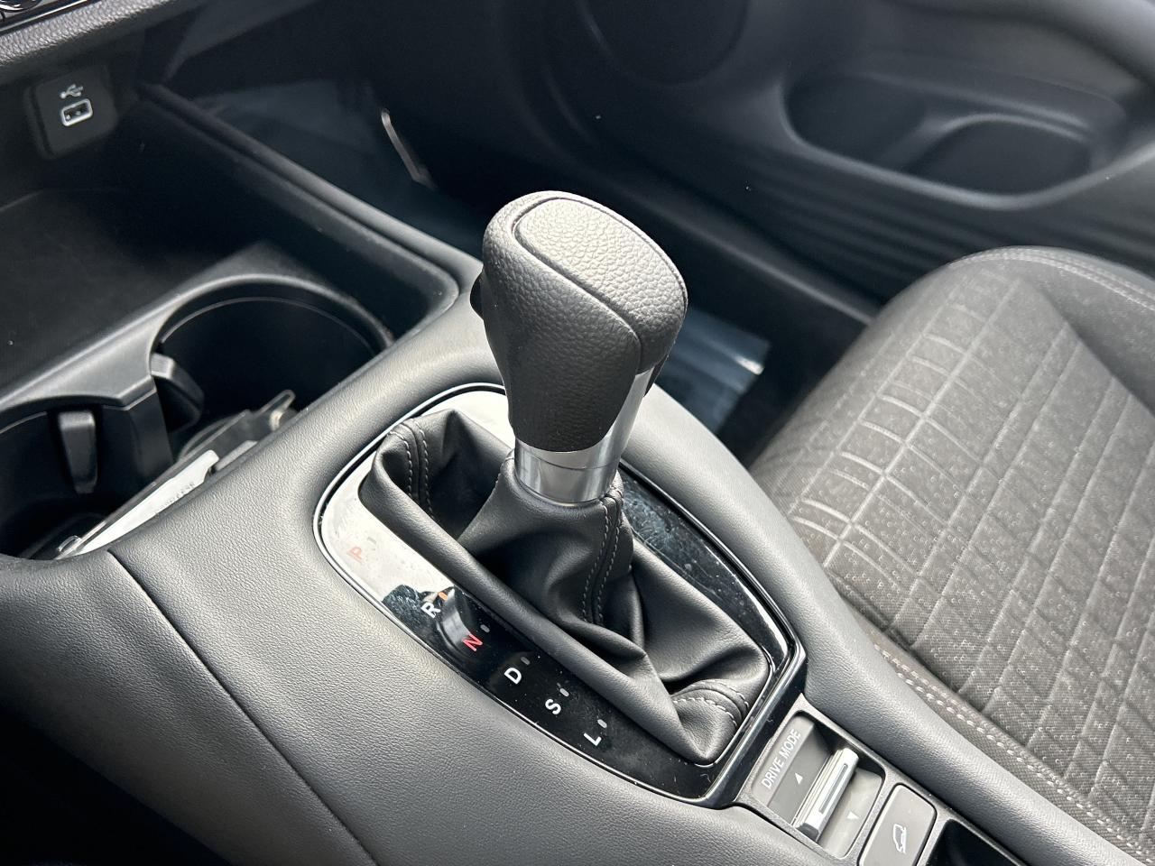 2024 Honda HR-V LX-B  CarPlay  Heated Seats  Rear Camera Photo