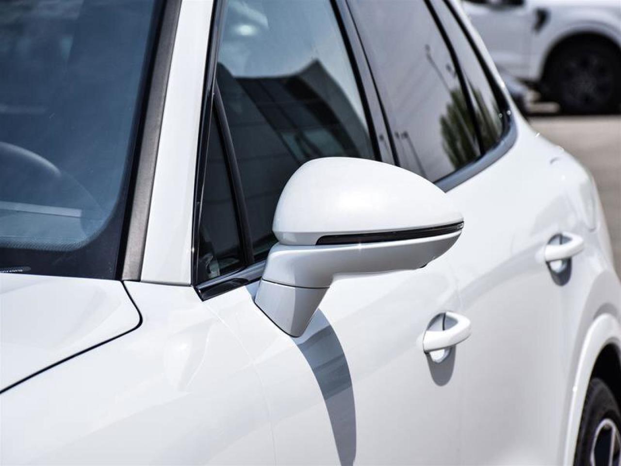 2024 Porsche Cayenne S E-Hybrid White Photo2