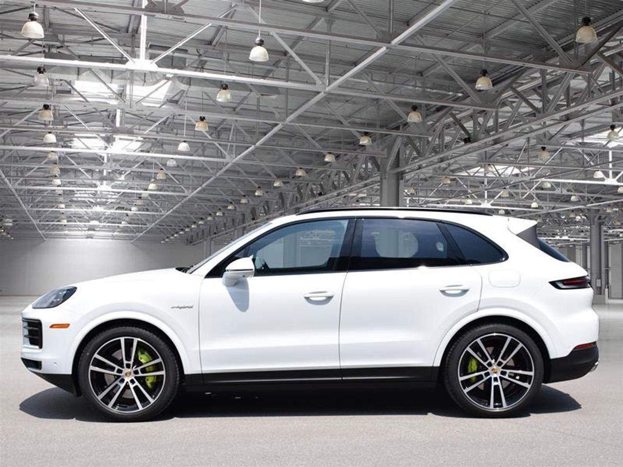 2024 Porsche Cayenne S E-Hybrid White Photo