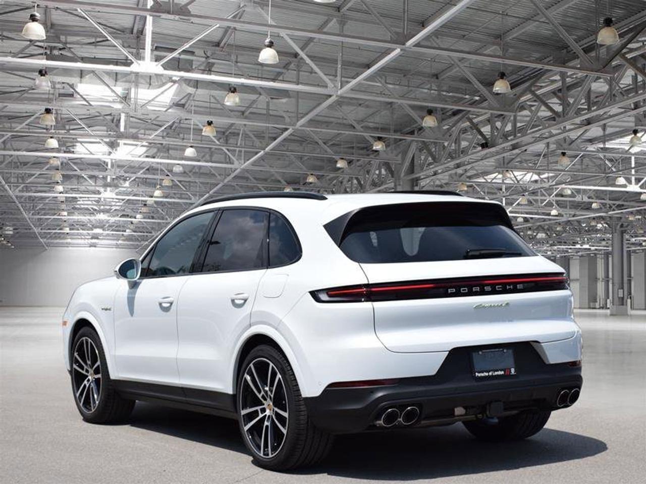 2024 Porsche Cayenne S E-Hybrid White Photo