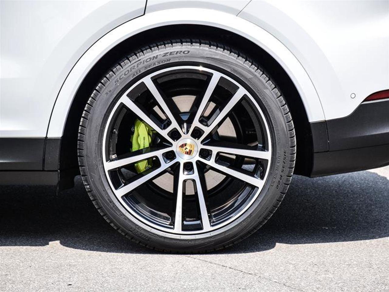 2024 Porsche Cayenne S E-Hybrid White Photo