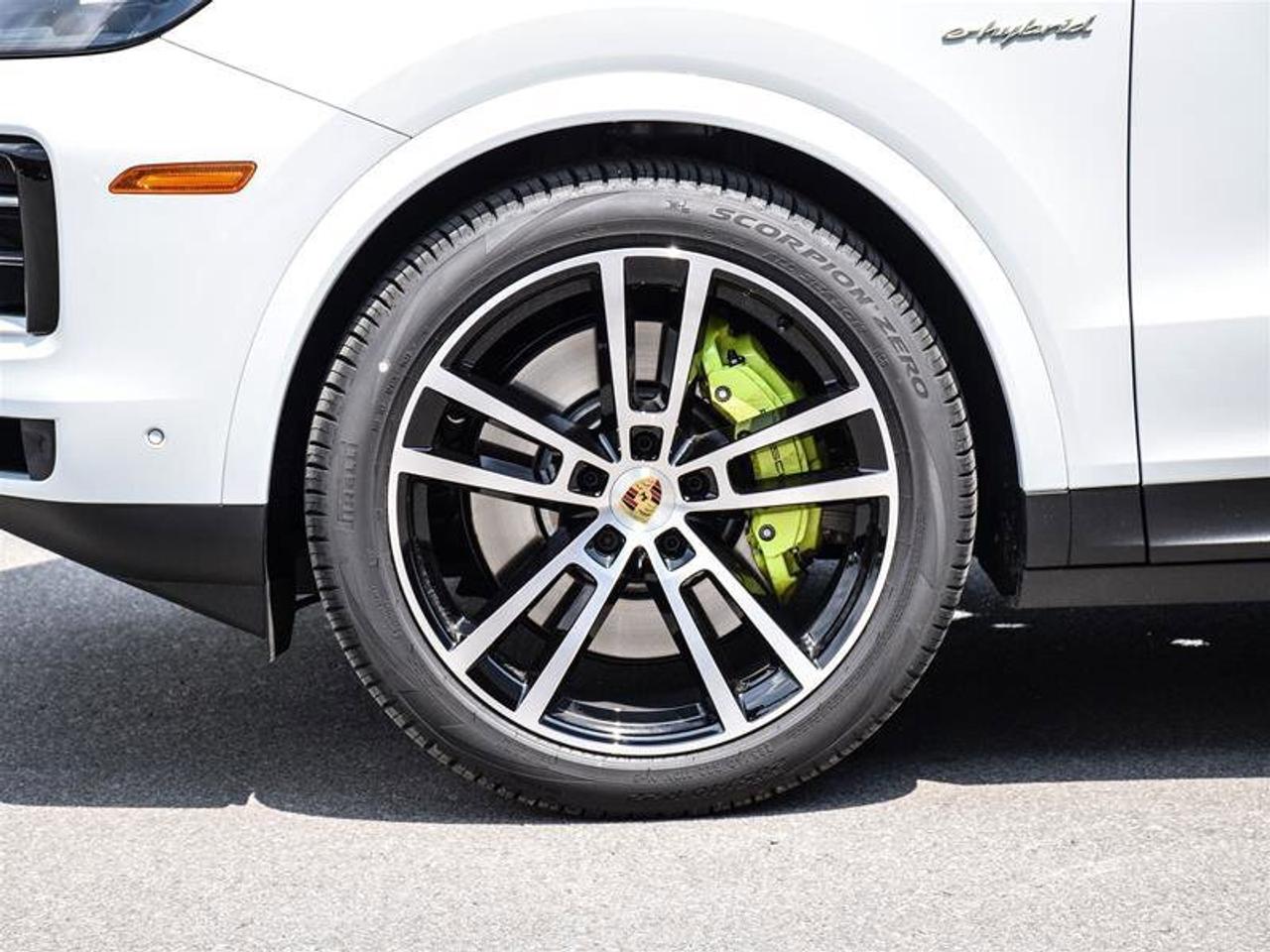 2024 Porsche Cayenne S E-Hybrid White Photo