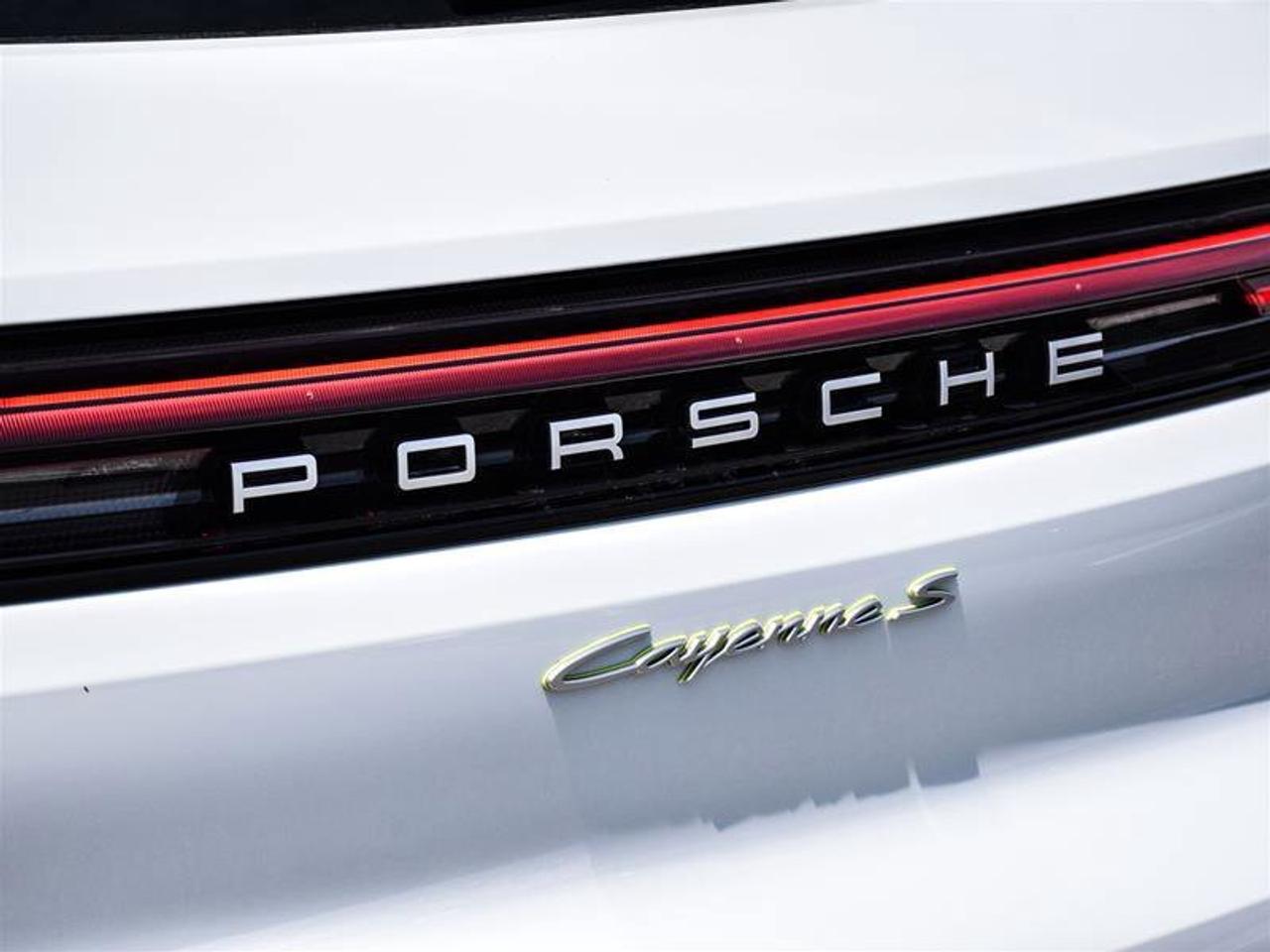 2024 Porsche Cayenne S E-Hybrid White Photo