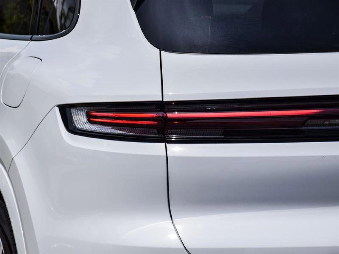 2024 Porsche Cayenne S E-Hybrid White Photo