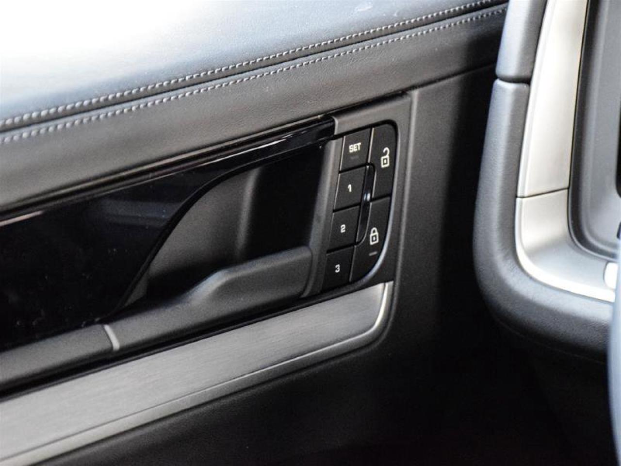 2024 Porsche Cayenne S E-Hybrid White Photo