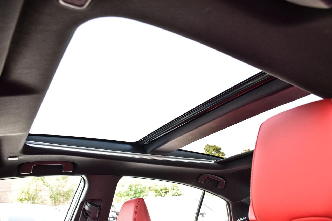 2025 Toyota Camry HYBRID XSE AWD / CLEAN CARFAX / RED INTERIOR / MOONROOF Photo