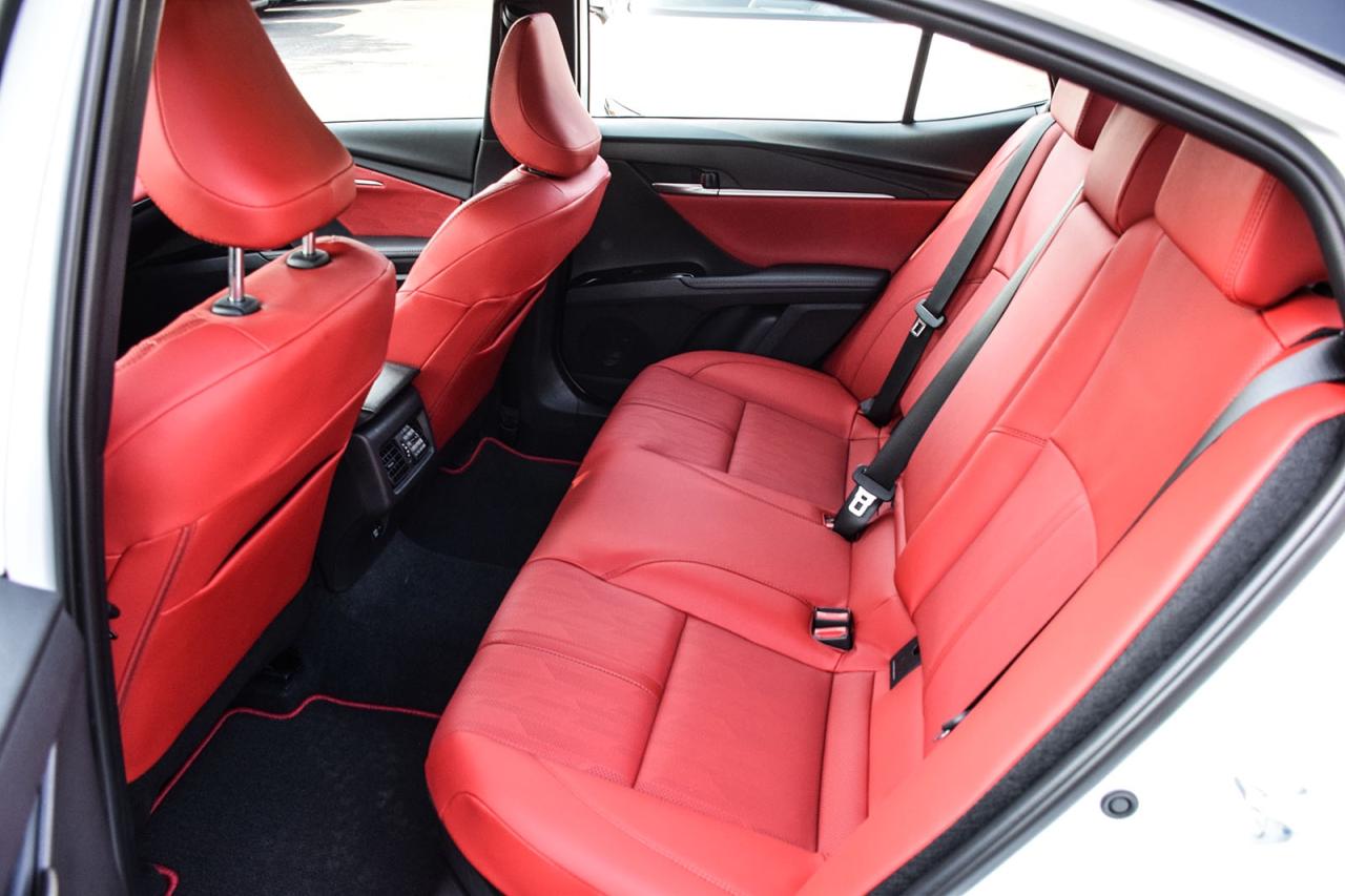 2025 Toyota Camry HYBRID XSE AWD / CLEAN CARFAX / RED INTERIOR / MOONROOF Photo