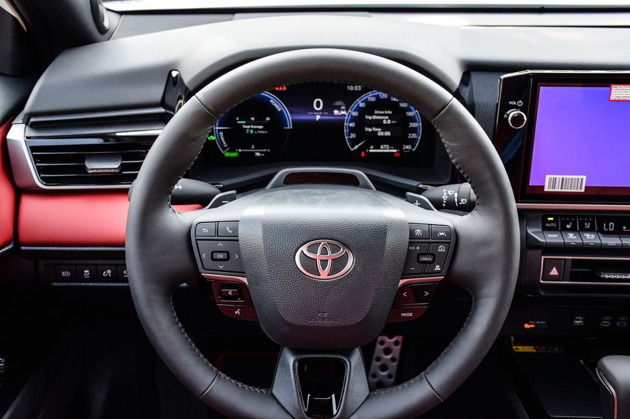 2025 Toyota Camry HYBRID XSE AWD / CLEAN CARFAX / RED INTERIOR / MOONROOF Photo