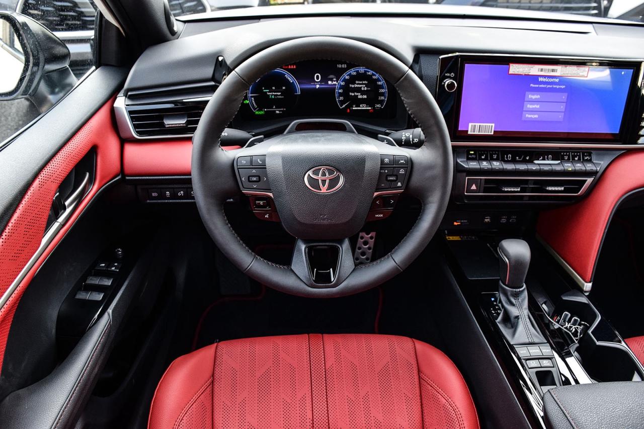 2025 Toyota Camry HYBRID XSE AWD / CLEAN CARFAX / RED INTERIOR / MOONROOF Photo