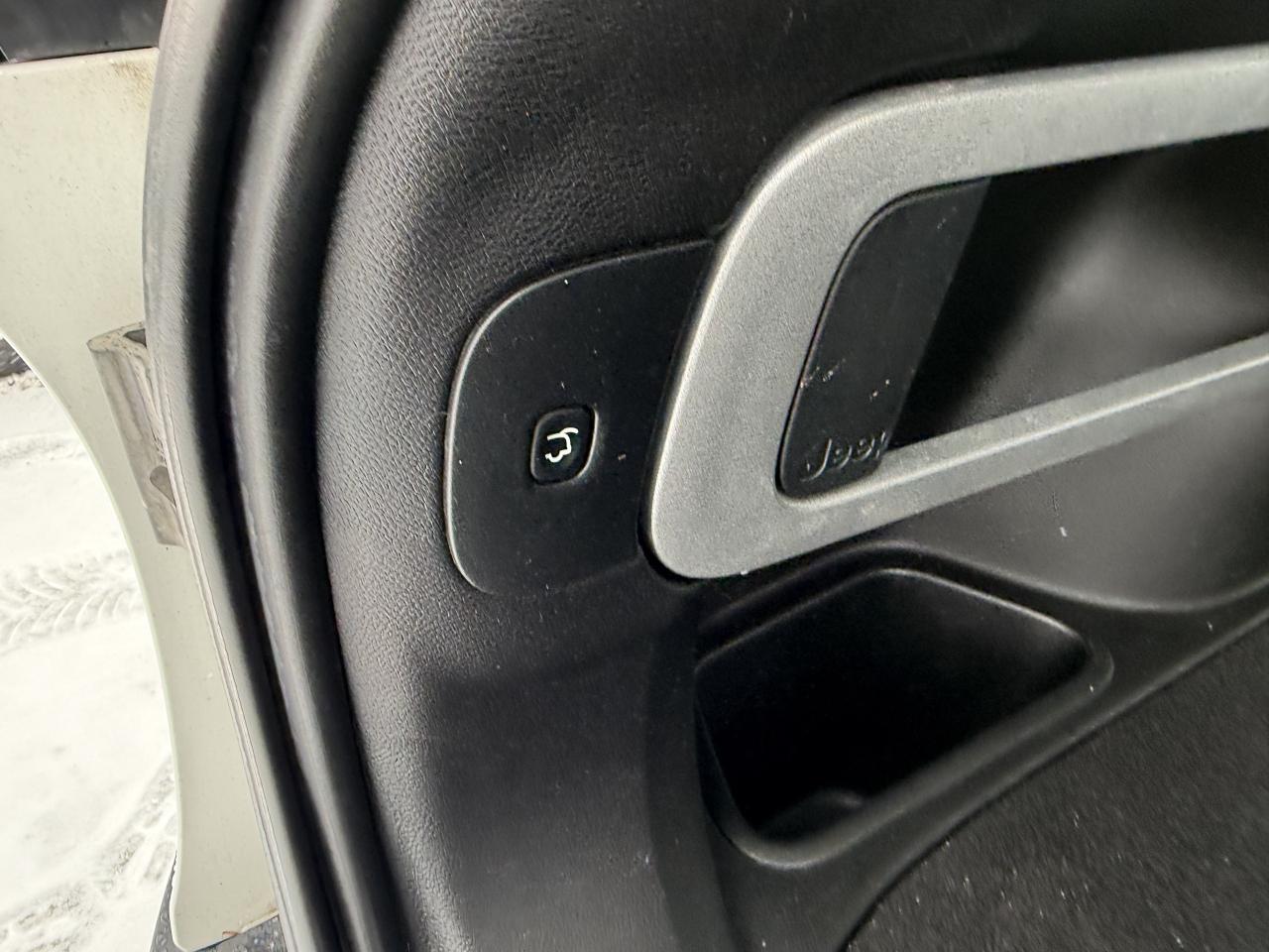 2016 Jeep Cherokee *** 3 YEAR WARRANTY INCLUDED *** Photo