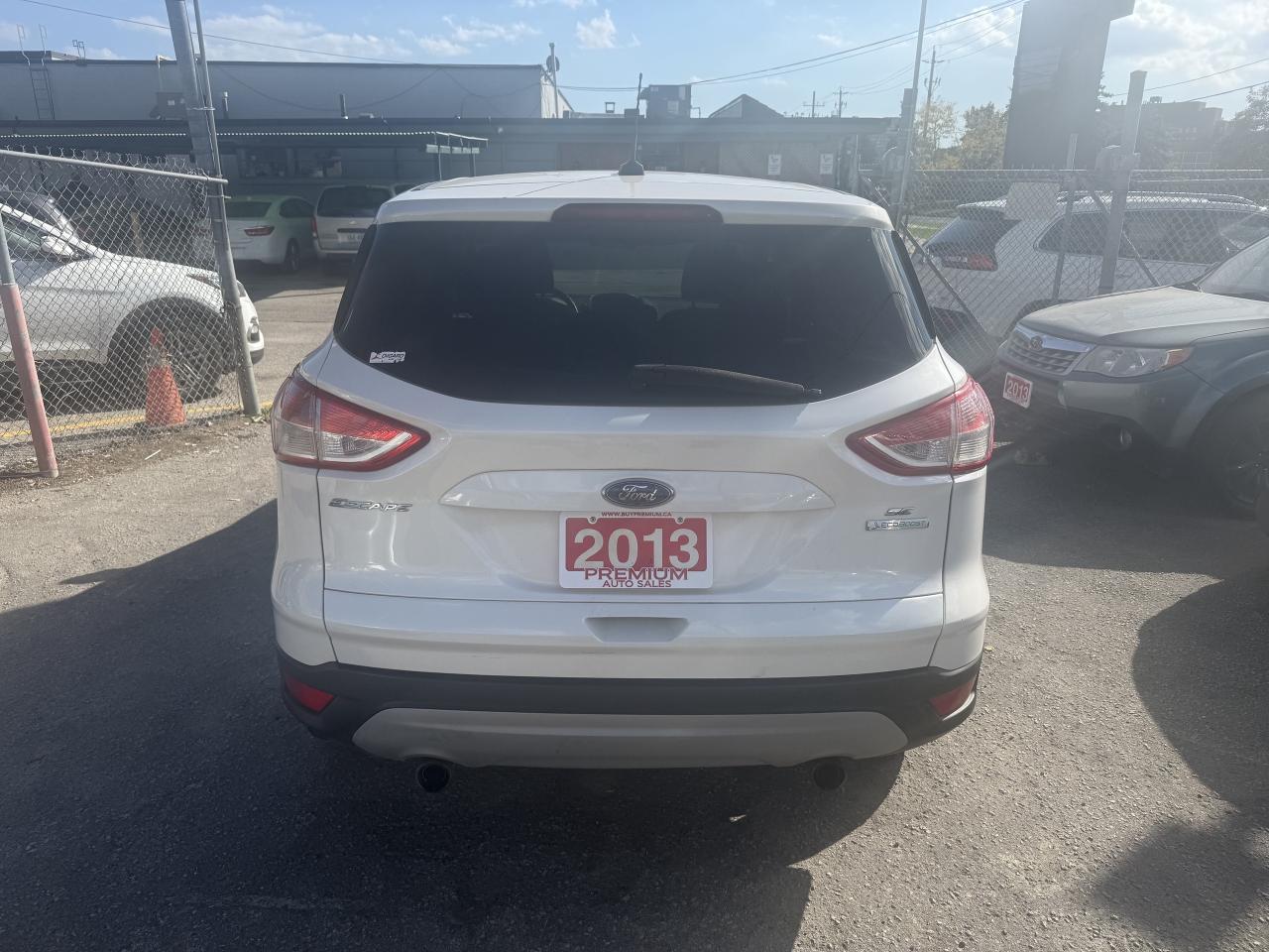 2013 Ford Escape *** 3 YEAR WARRANTY INCLUDED *** Photo
