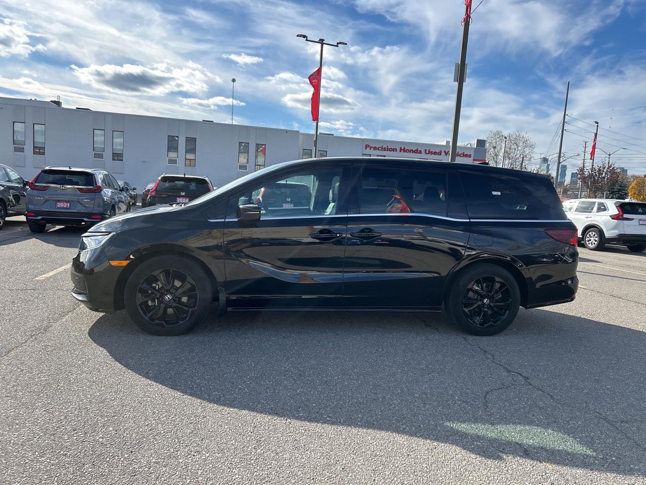 2024 Honda Odyssey Black Edition Navigation Sunroof Cool/heated seats Photo2