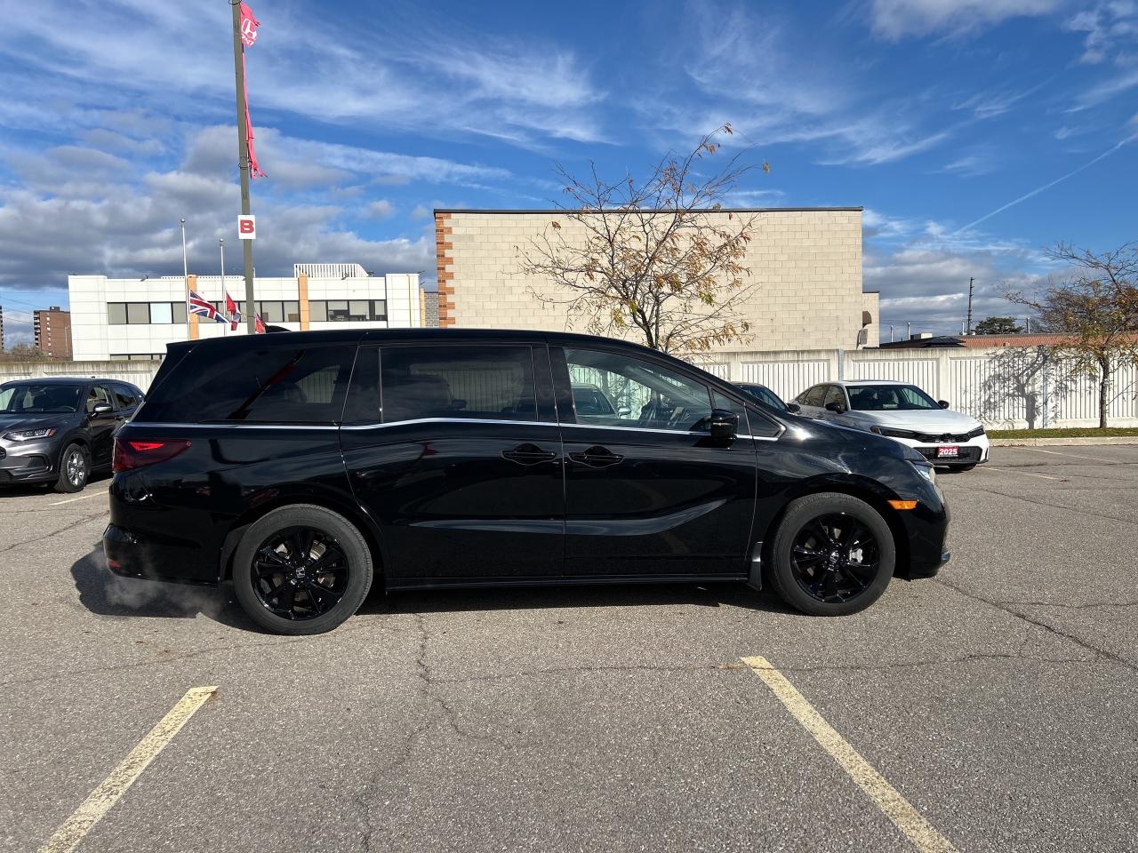 2024 Honda Odyssey Black Edition Navigation Sunroof Cool/heated seats Photo