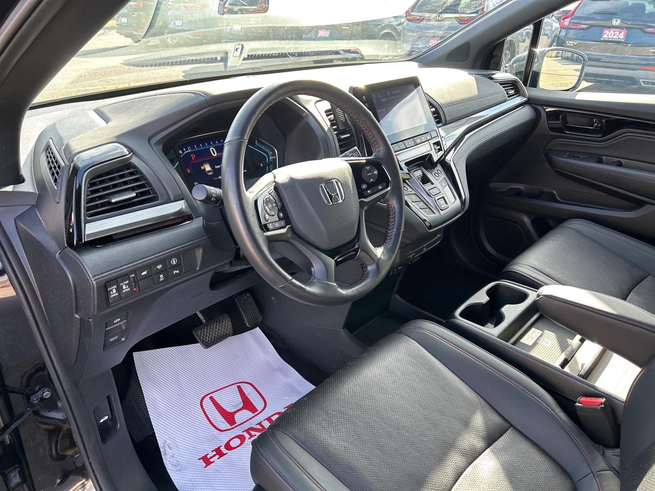 2024 Honda Odyssey Black Edition Navigation Sunroof Cool/heated seats Photo