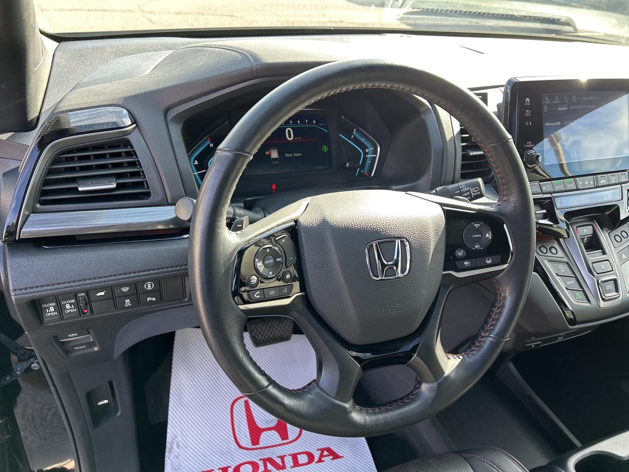 2024 Honda Odyssey Black Edition Navigation Sunroof Cool/heated seats Photo