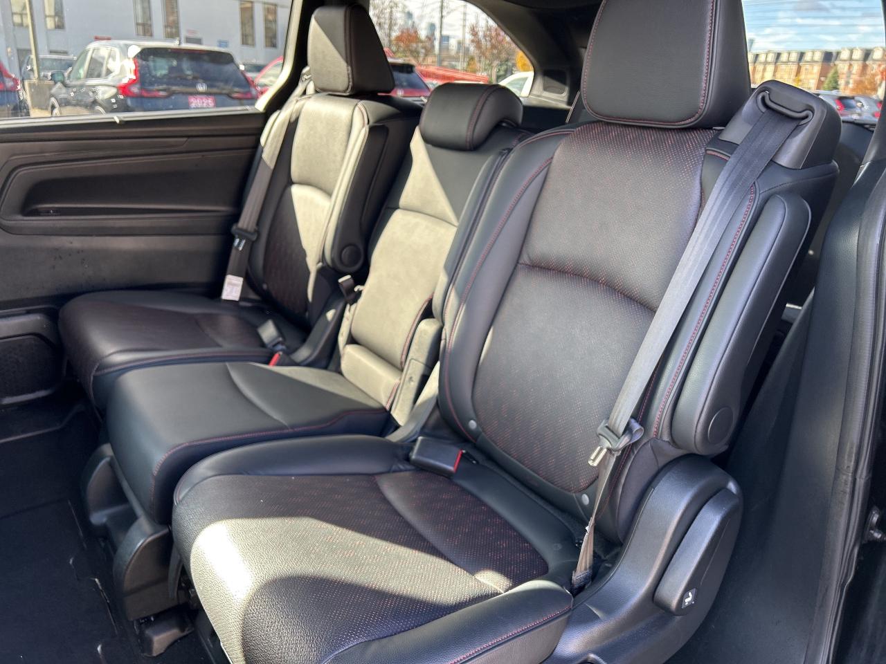 2024 Honda Odyssey Black Edition Navigation Sunroof Cool/heated seats Photo