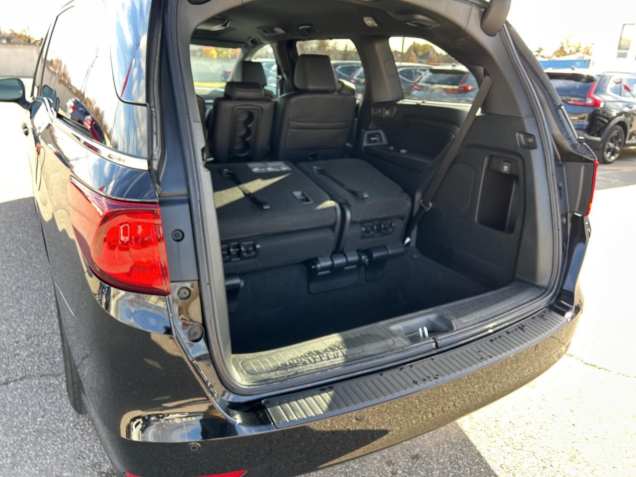 2024 Honda Odyssey Black Edition Navigation Sunroof Cool/heated seats Photo