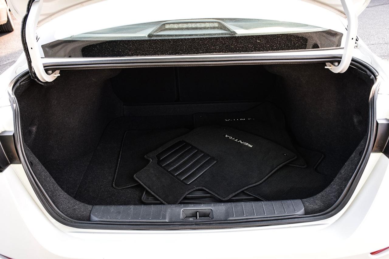 2023 Nissan Sentra SV / NO ACCIDENT /SUNROOF/REMOTESTART/CARPLAY/BSM Photo