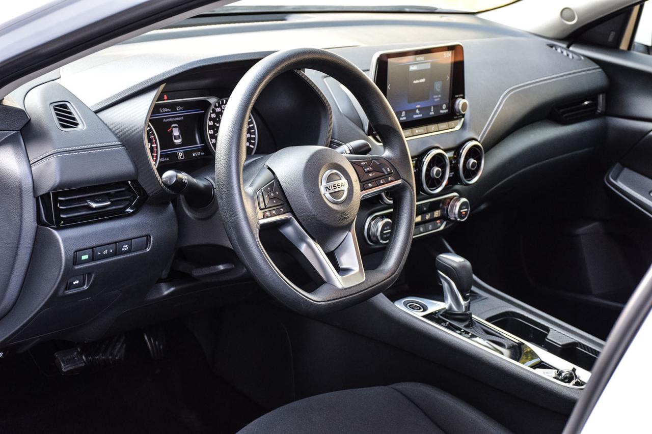 2023 Nissan Sentra SV / NO ACCIDENT /SUNROOF/REMOTESTART/CARPLAY/BSM Photo