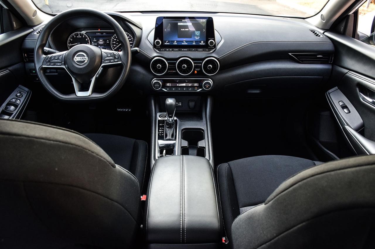 2023 Nissan Sentra SV / NO ACCIDENT /SUNROOF/REMOTESTART/CARPLAY/BSM Photo