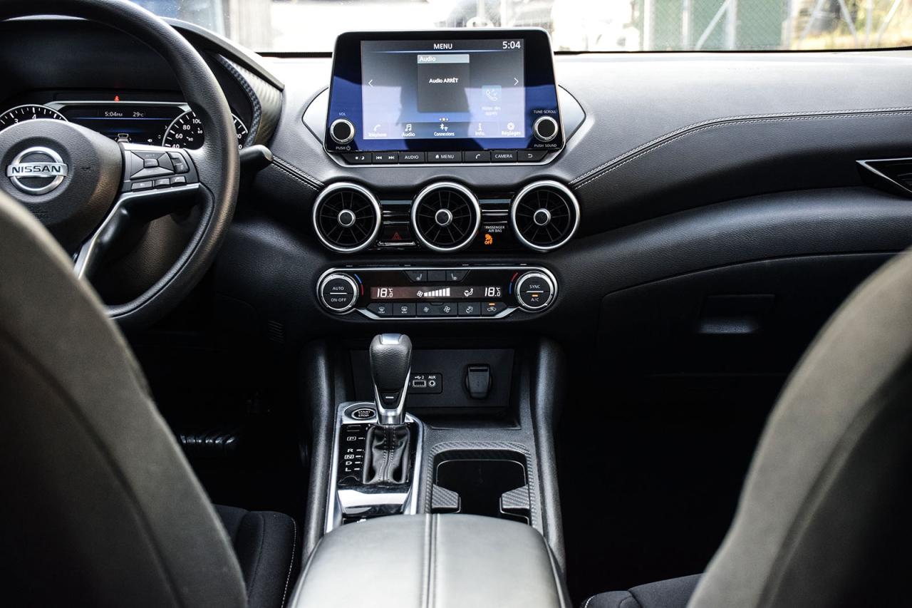 2023 Nissan Sentra SV / NO ACCIDENT /SUNROOF/REMOTESTART/CARPLAY/BSM Photo