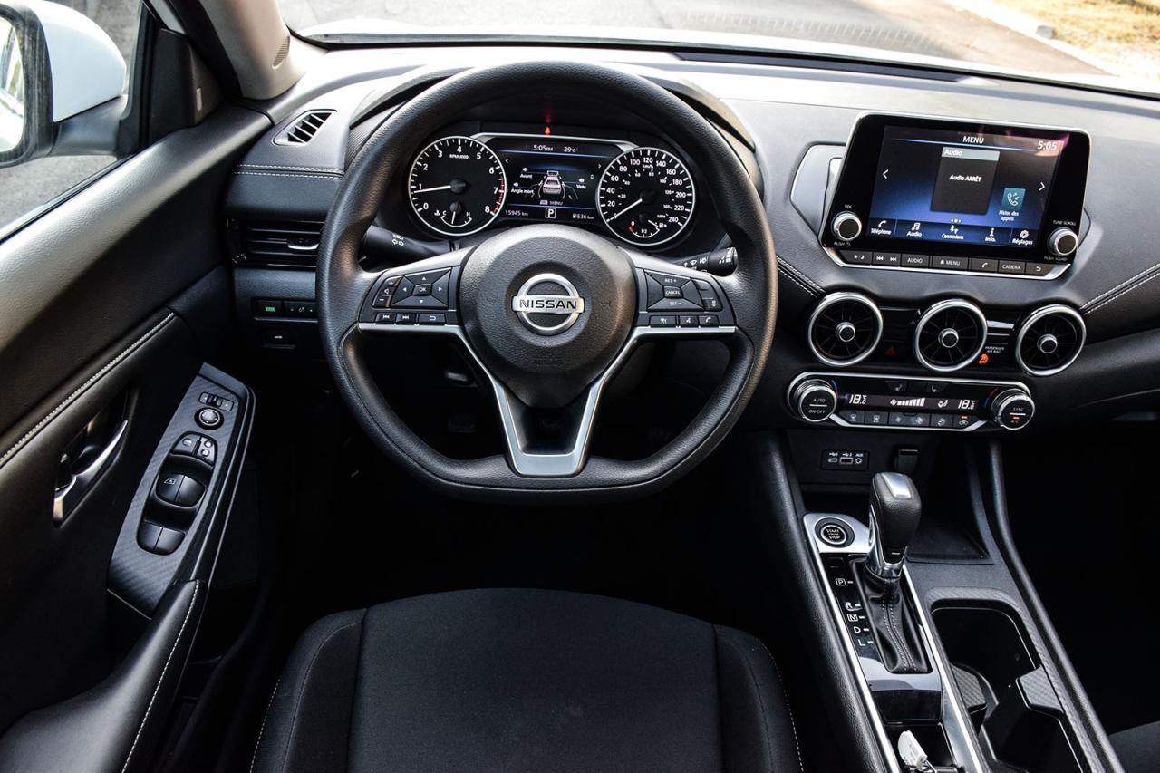 2023 Nissan Sentra SV / NO ACCIDENT /SUNROOF/REMOTESTART/CARPLAY/BSM Photo