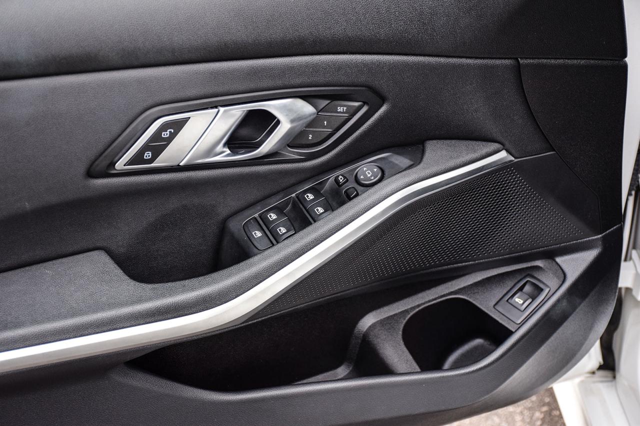 2021 BMW 3 Series 330i xADrive AWD  No Accident Sunroof Navigation B Photo