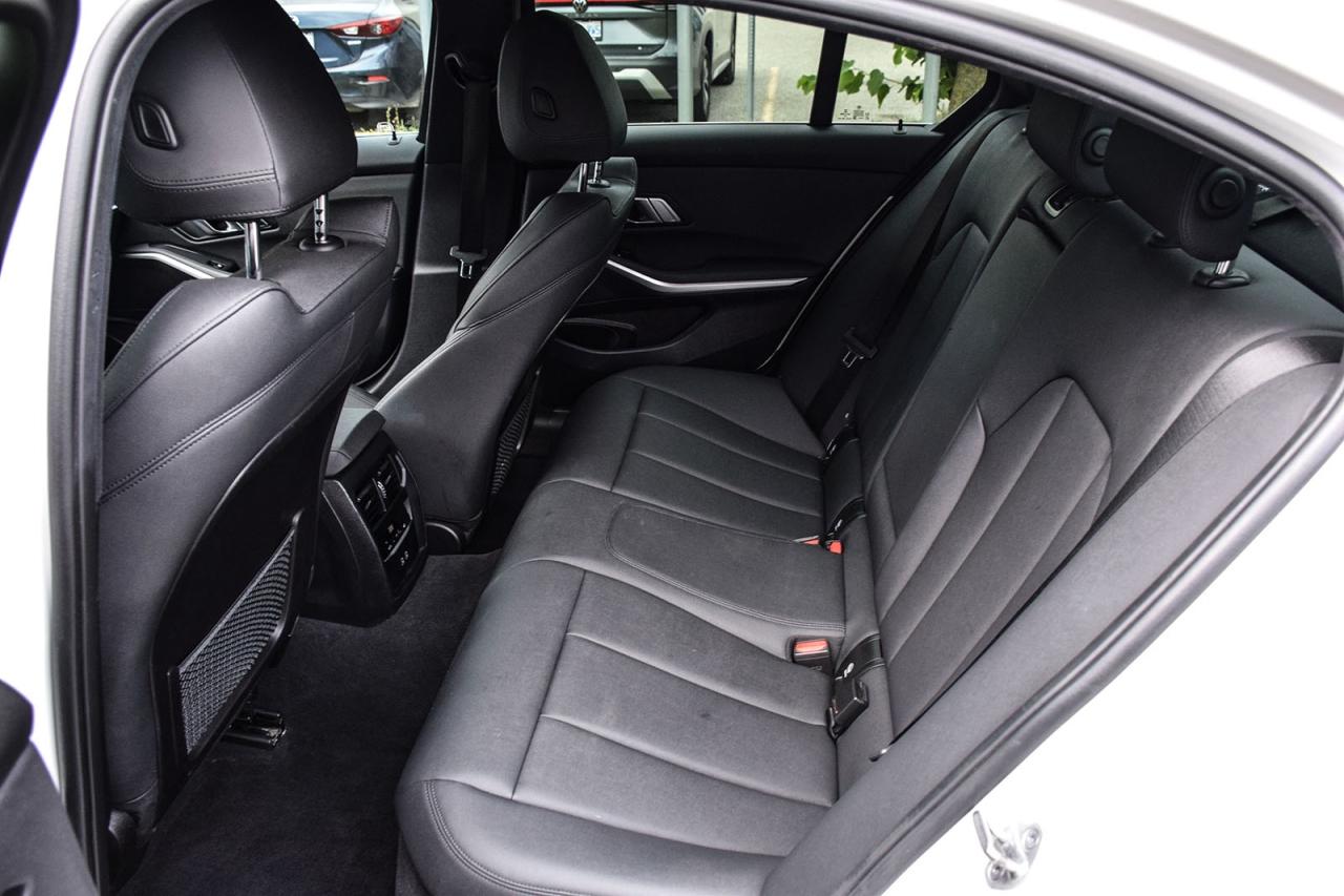 2021 BMW 3 Series 330i xDrive AWD / NO ACCIDENT/SUNROOF/LEATHER/NAVI Photo