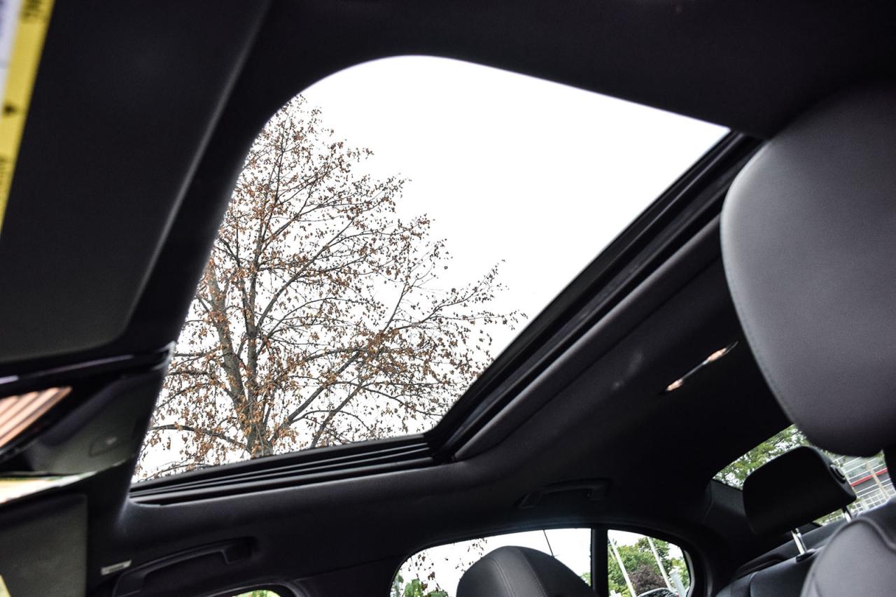 2021 BMW 3 Series 330i xDrive AWD / NO ACCIDENT/SUNROOF/LEATHER/NAVI Photo