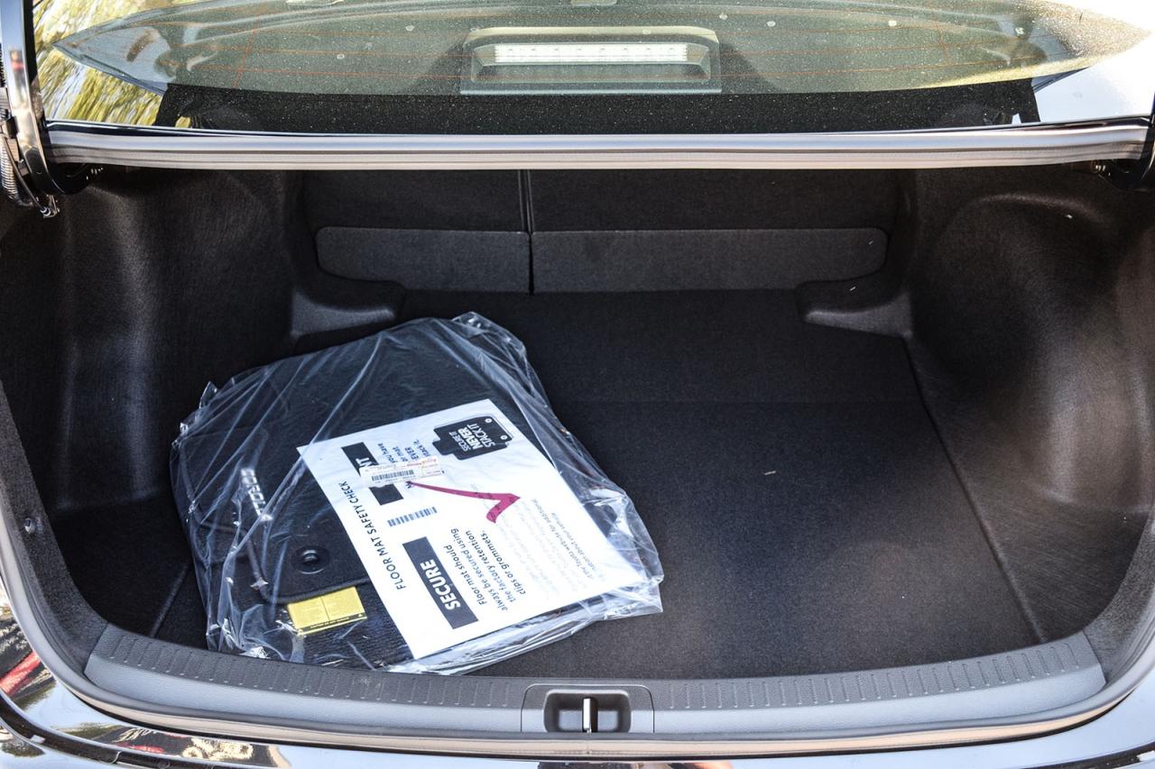 2025 Toyota Corolla Hybrid LE Clean Carfax Carplay BSM Htd Seats Alloys Photo