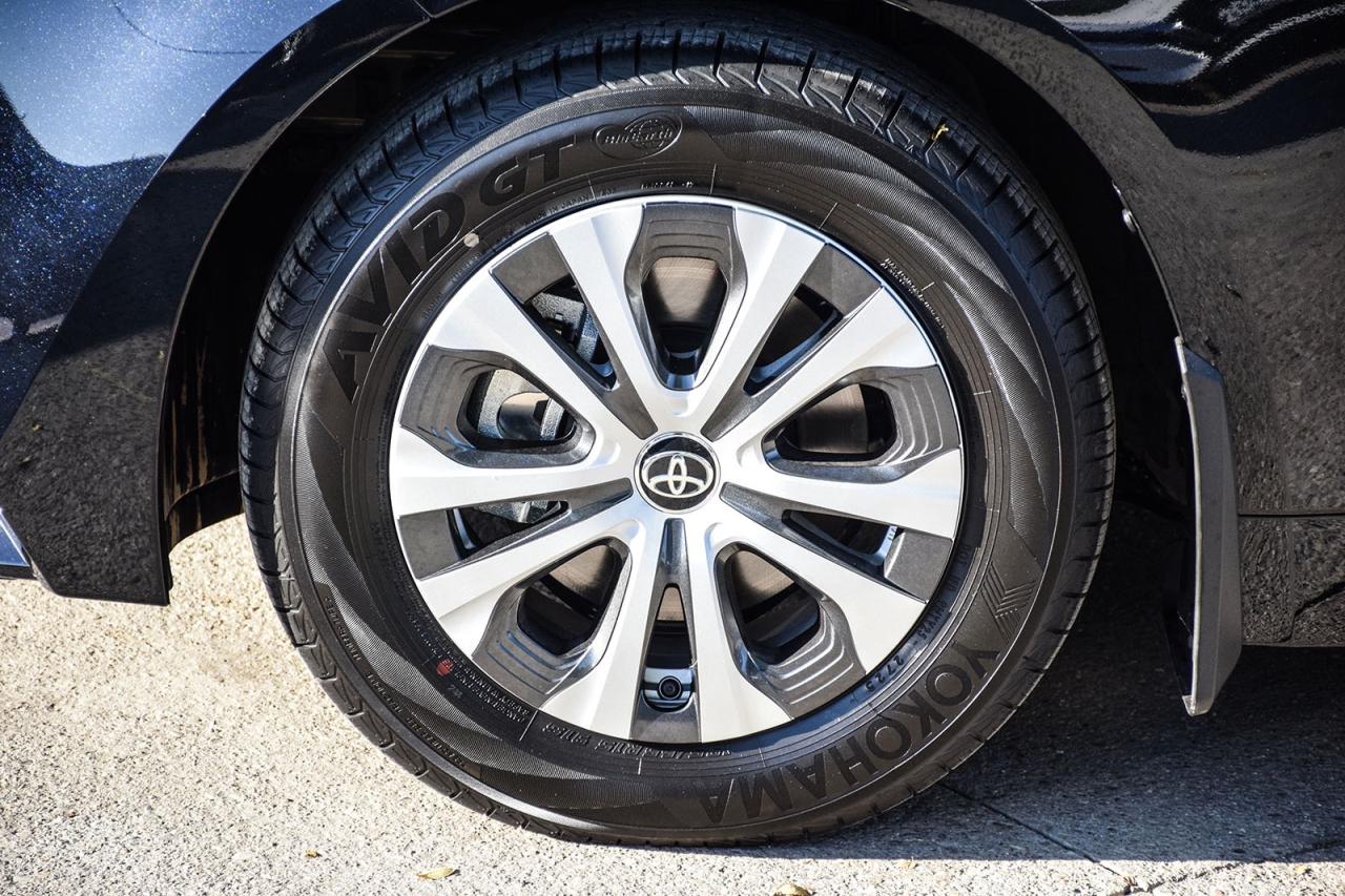 2025 Toyota Corolla Hybrid LE / CLEAN CARFAX / CARPLAY / BSM/HTD SEATS/ALLOYS Photo