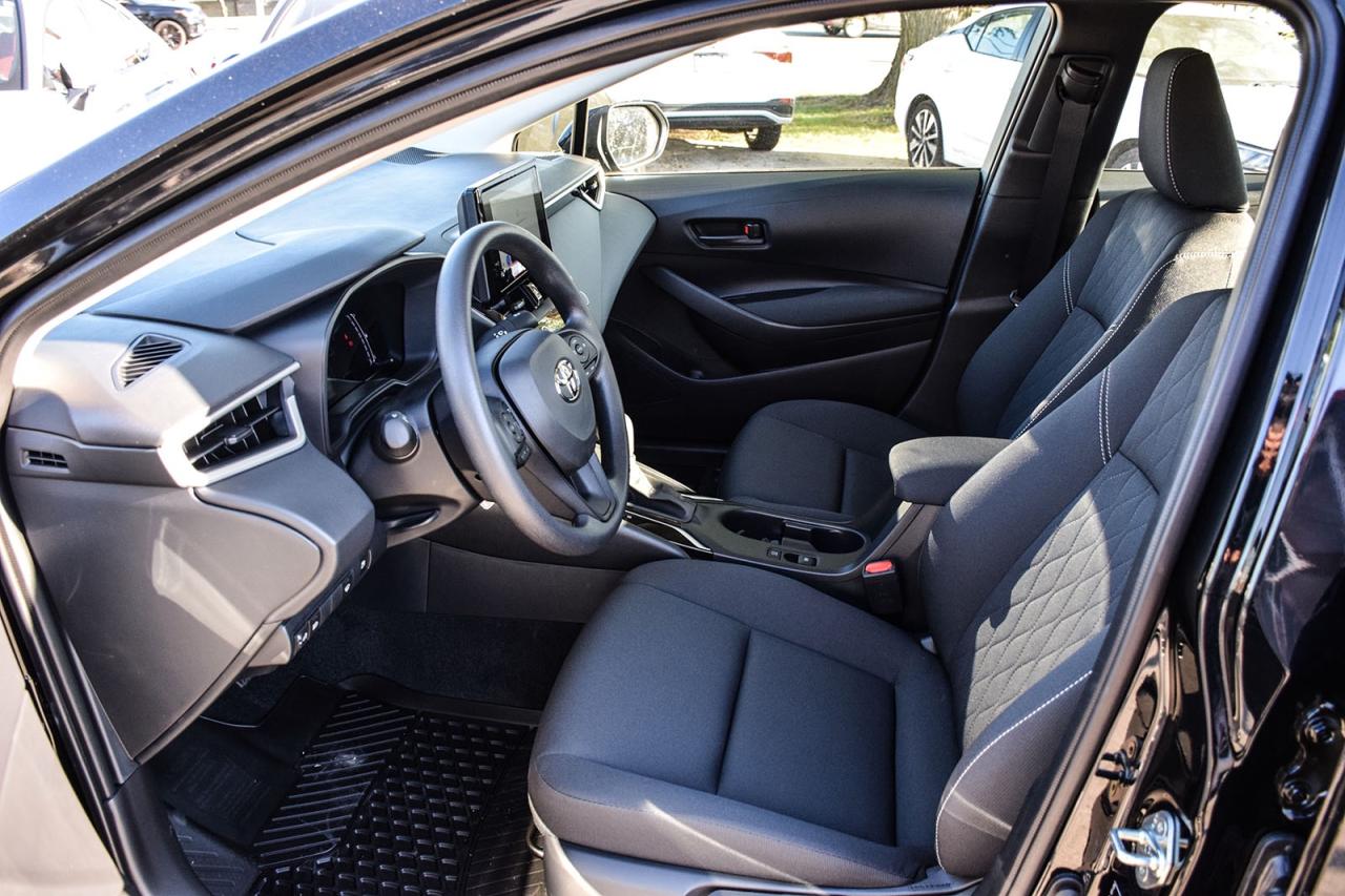 2025 Toyota Corolla Hybrid LE / CLEAN CARFAX / CARPLAY / BSM/HTD SEATS/ALLOYS Photo