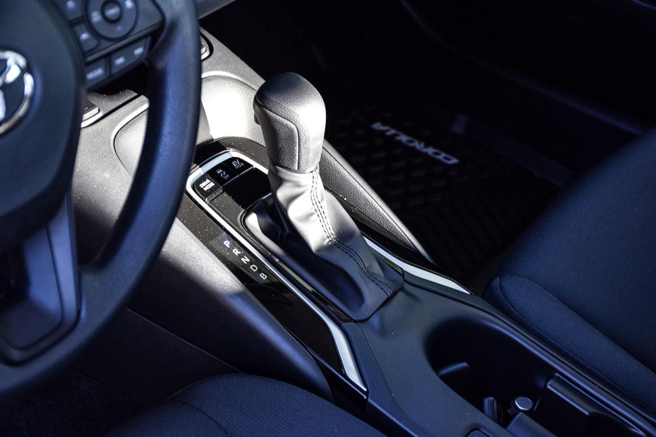 2025 Toyota Corolla Hybrid LE Clean Carfax Carplay BSM Htd Seats Alloys Photo