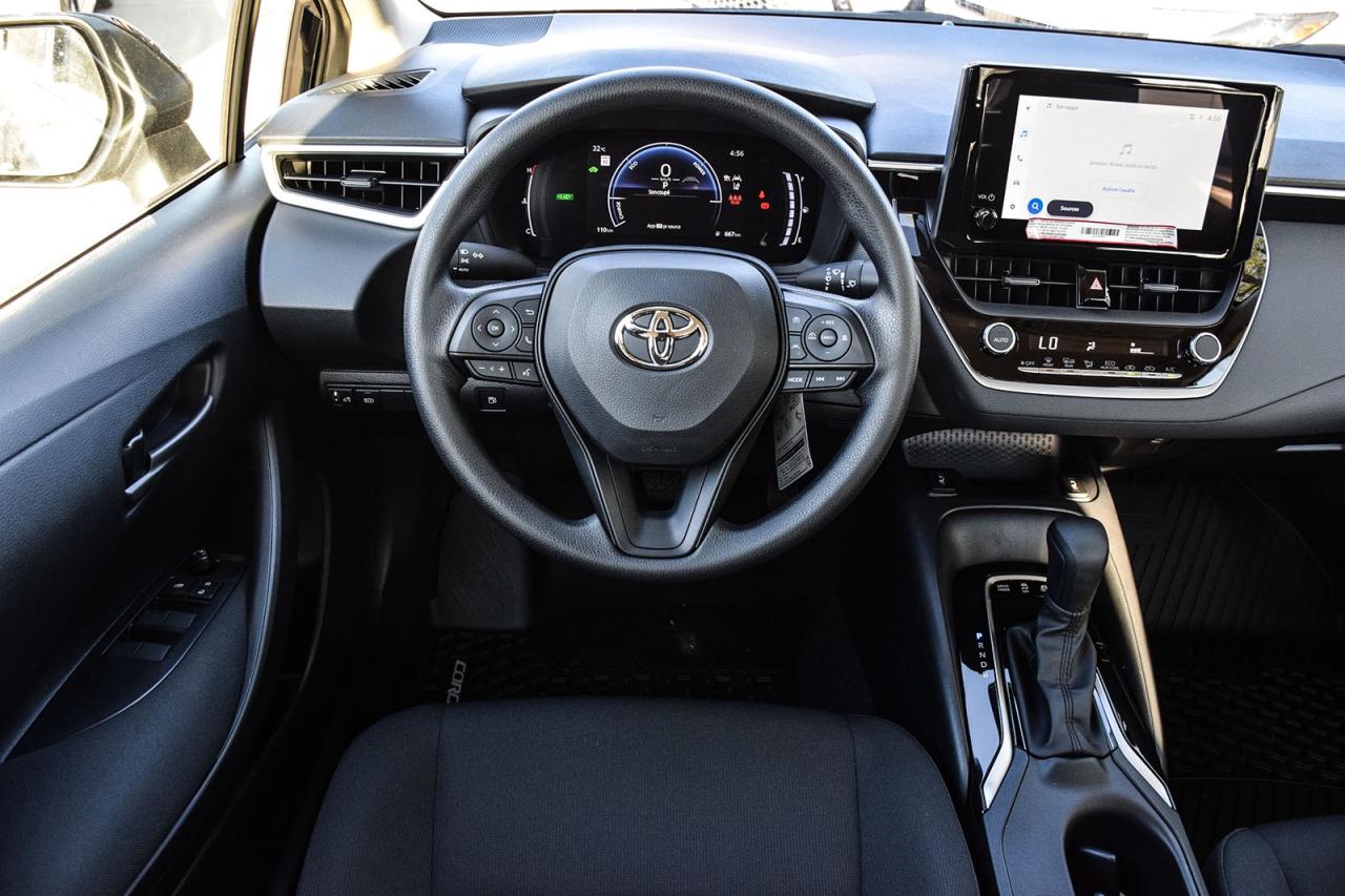 2025 Toyota Corolla Hybrid LE / CLEAN CARFAX / CARPLAY / BSM/HTD SEATS/ALLOYS Photo