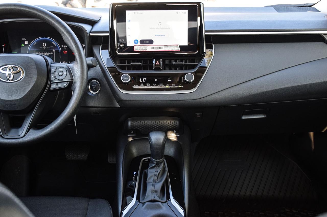 2025 Toyota Corolla Hybrid LE / CLEAN CARFAX / CARPLAY / BSM/HTD SEATS/ALLOYS Photo