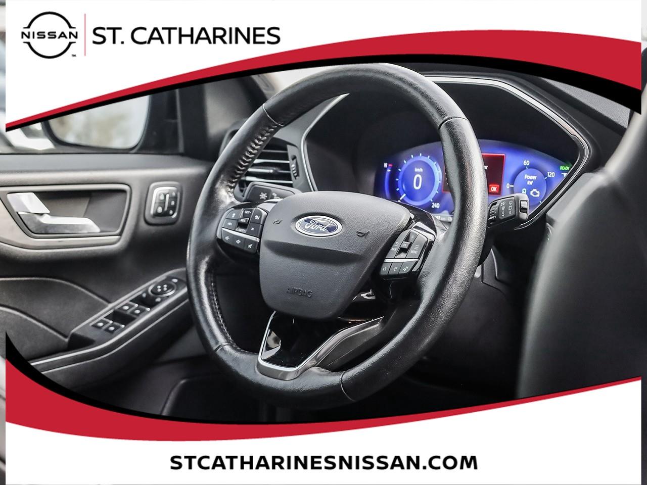 2021 Ford Escape Titanium Hybrid Photo