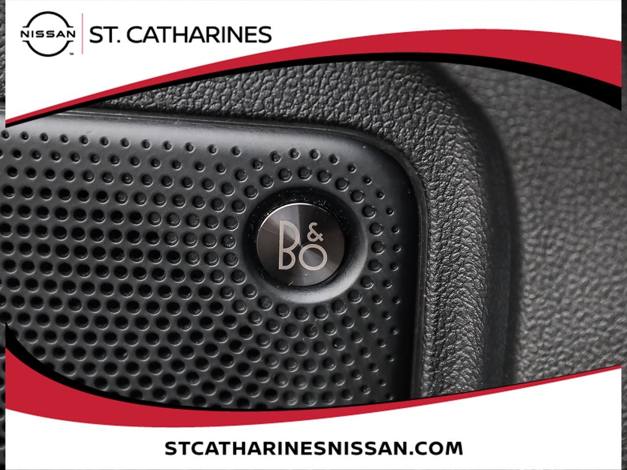 2021 Ford Escape Titanium Hybrid Photo